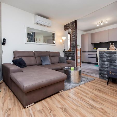 Apartment 1900 罗维尼 外观 照片