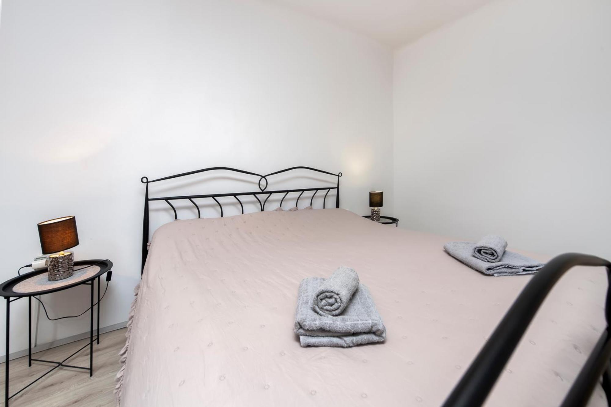 Apartment 1900 罗维尼 外观 照片
